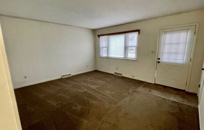 3 beds, 1 bath, $1,250