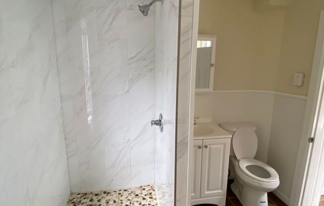 1 bed, 1 bath, 700 sqft, $950, Unit 2F