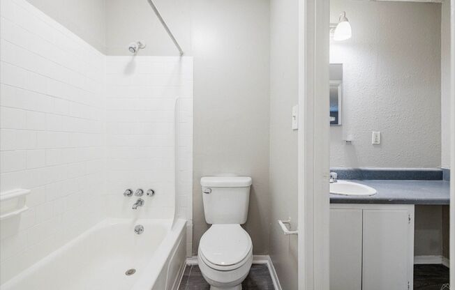 1 bed, 1 bath, 612 sqft, $895, Unit H094