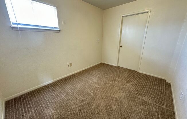 2 beds, 1 bath, $650, Unit Unit E