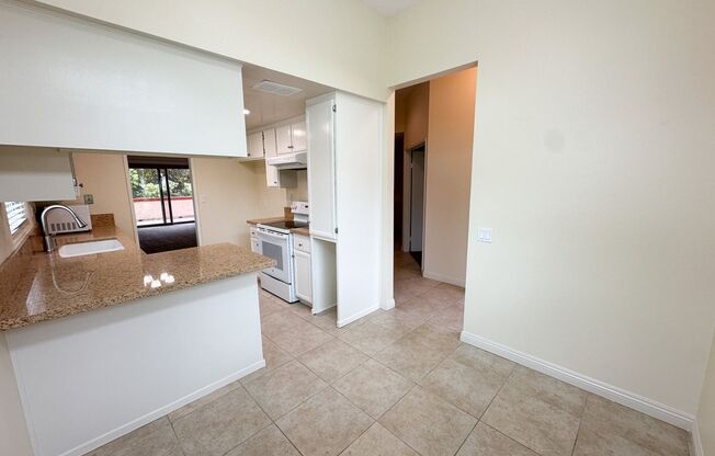 End-unit condo in the Villas of Calavera Hills!