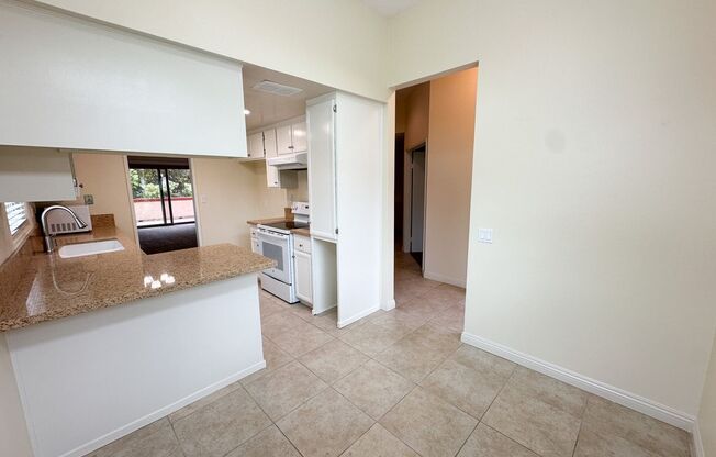 Move-in ready, end-unit condo in the Villas of Calavera Hills!