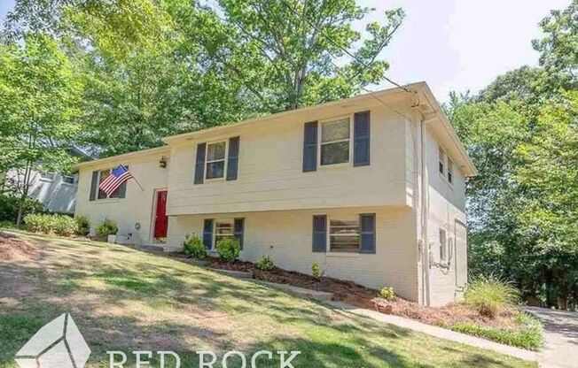 4BR/3BA Home in Crestline Park, Open Floor Plan, 1 Car Garage, Den, Large Deck - Birmingham (Crestline Park), AL