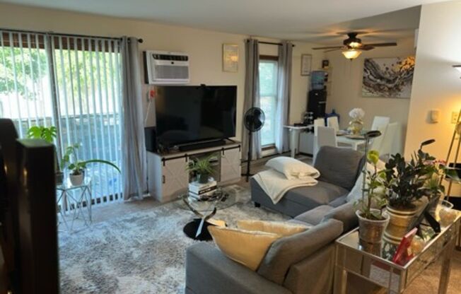 2 beds, 1 bath, 950 sqft, $1,695, Unit 477HB
