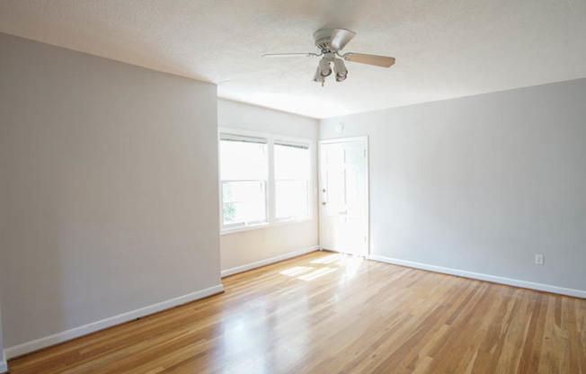 Charming NW 1-Bed Ready Late May!