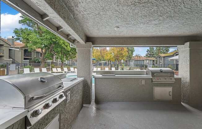 Outdoor Grills at Citrine Hills, Ontario, CA 91761