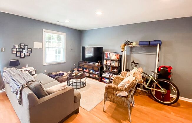 Beautiful 3 Bedroom 2.5 Bathroom Brick Front Townhome In Popular Franconia Commons