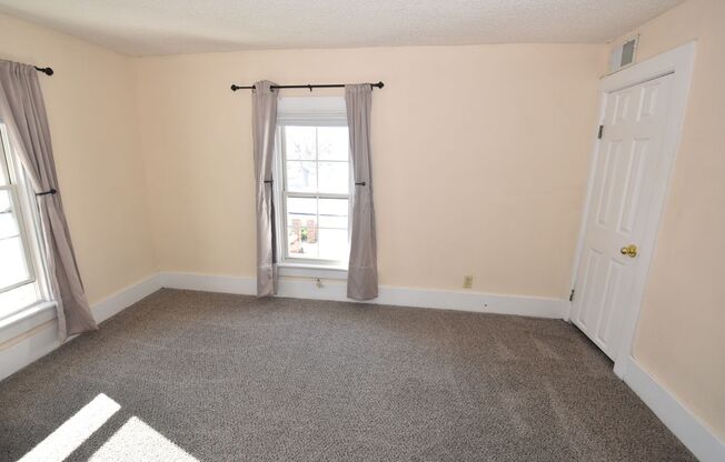 4 beds, 1 bath, $1,400