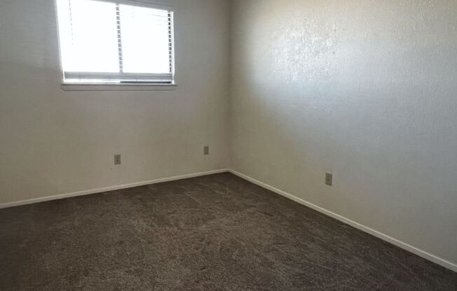 2 beds, 1 bath, $1,025