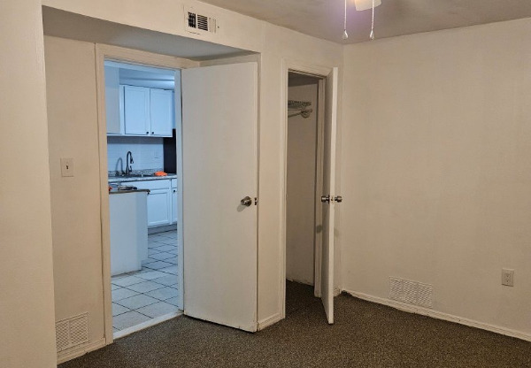 904 DOANE AVE