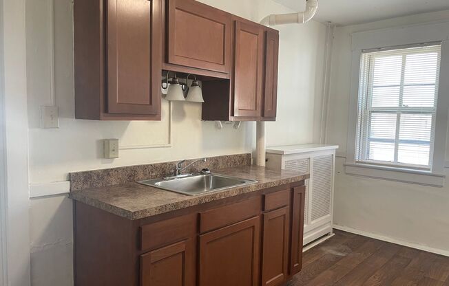 Studio, 1 bath, 625 sqft, $850, Unit 2014CHE-D