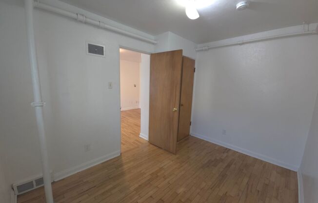 2 beds, 1 bath, $3,000, Unit 7