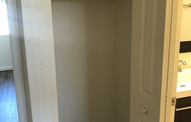 2 beds, 1 bath, 950 sqft, $1,200, Unit 221