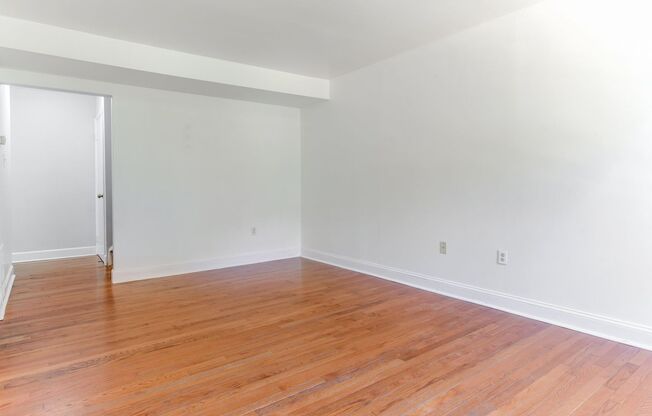 Move In Ready Townhome in Gaithersburg!