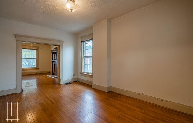 3 beds, 1 bath, $1,800, Unit 1212 Dennison Ave