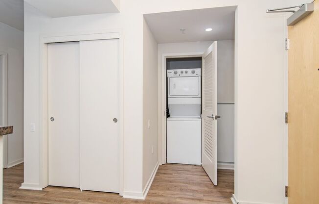 1 bed, 1 bath, $2,500, Unit #322