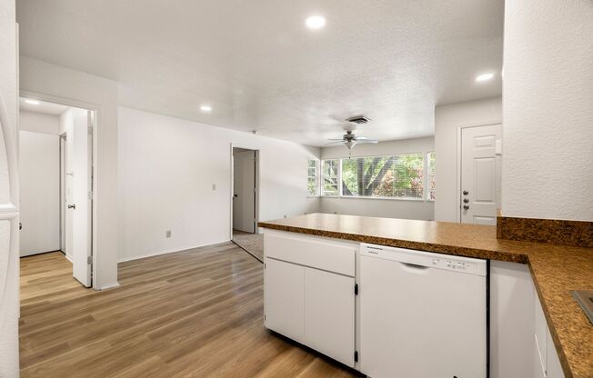 2 beds, 2 baths, 867 sqft, $1,695, Unit 142