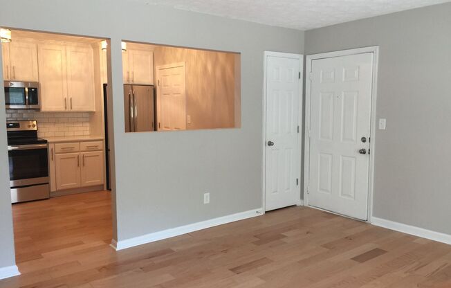 2 beds, 1 bath, 800 sqft, $975, Unit 2