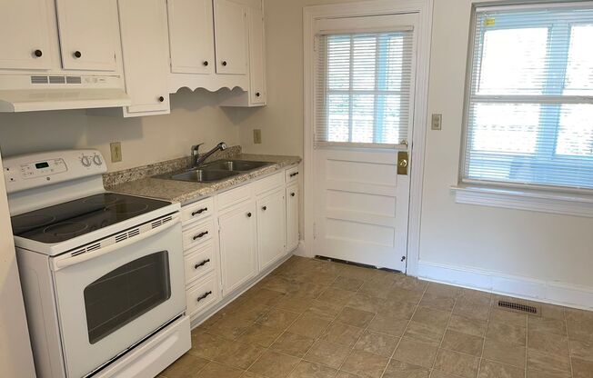 Adorable Duplex in Myers Park!