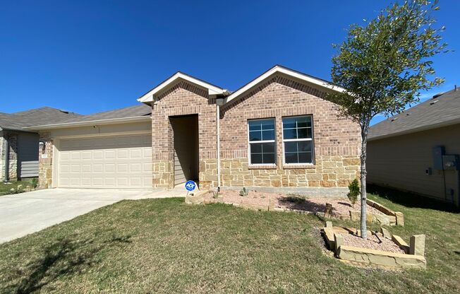 4/2/2 in Arroyo Ranch -Seguin/ Community Pool, Playground & Lawn / Seguin ISD. 2 weeks free rent off the first full month.