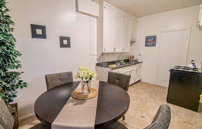 2 beds, 1 bath, $1,950, Unit 208