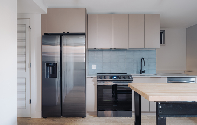 2228 N KEDZIE
