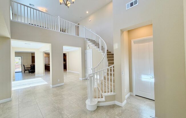 Huge & Grand 5 bedroom home in Summerlin!