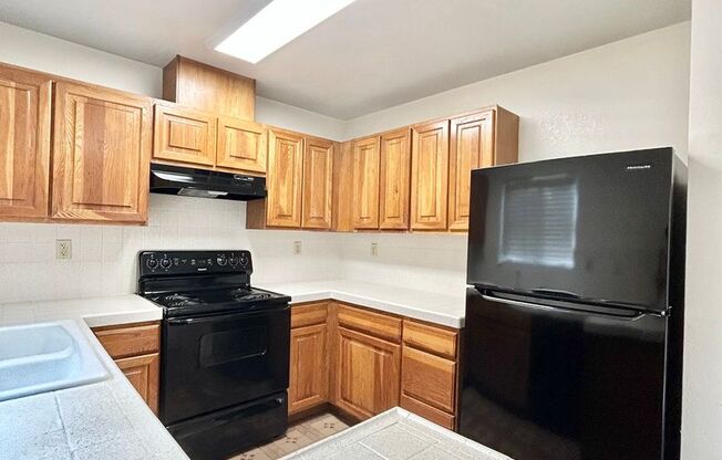 Townhouse Style 2 bedroom/ 1.5 Bath Apartment Available NOW, near Ralston Ave!