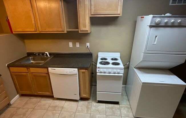 1 bed, 1 bath, 450 sqft, $1,185, Unit Apt 2