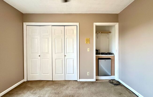 Studio, 1 bath, 179 sqft, $695, Unit 169-A Condor