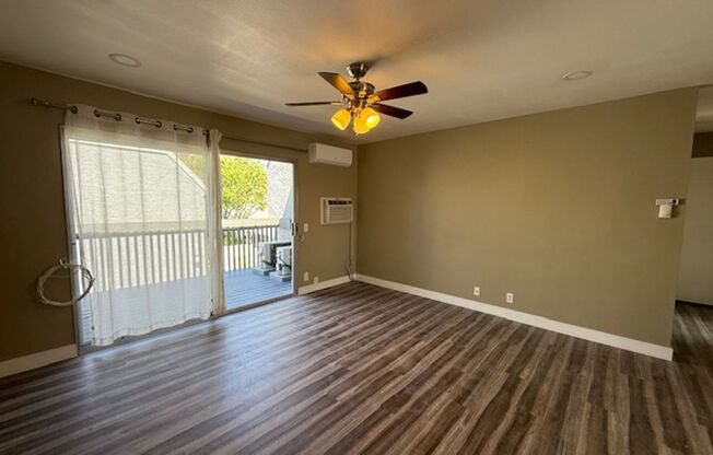 Cozy 2 bedroom, 2 bathroom town home in Woodbridge Irvine!