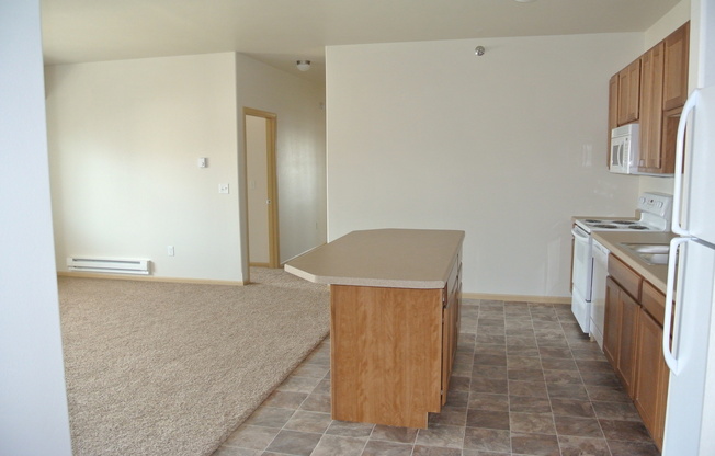 4 beds, 3 baths, $1,895, Unit 302