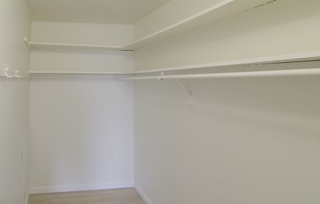 2 beds, 1 bath, $1,095, Unit 5465-26