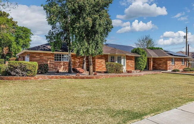 1610 E MCLELLAN RD