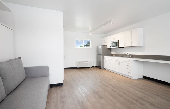 Studio, 1 bath, 420 sqft, $865, Unit 127