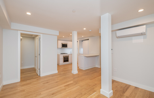 2 beds, 1 bath, 623 sqft, $3,300, Unit 24