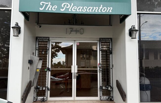 Studio in the Pleasanton - located Right Across the Street from Punahou School - Excellent Location