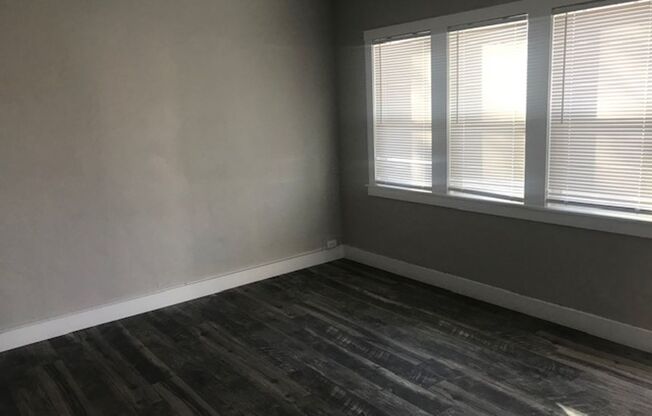 2 beds, 1 bath, 500 sqft, $850, Unit 27