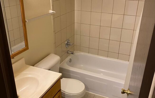 1 bed, 1 bath, 625 sqft, $949, Unit 8032 - 201