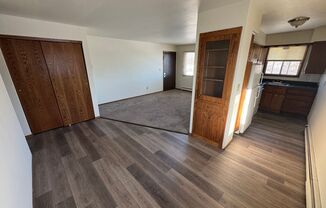 2 beds, 1 bath, $1,125, Unit 5613 Unit 3