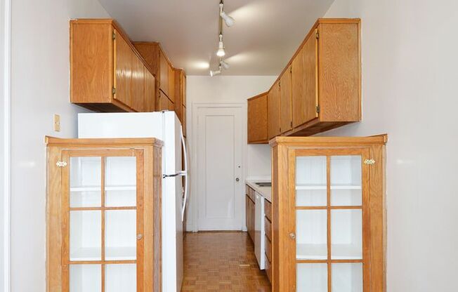 2 beds, 1 bath, 816 sqft, $1,320, Unit 24 - 215