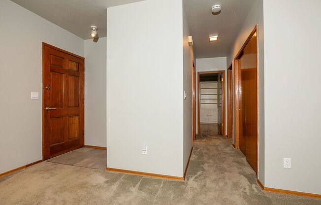 2 beds, 1 bath, $2,100