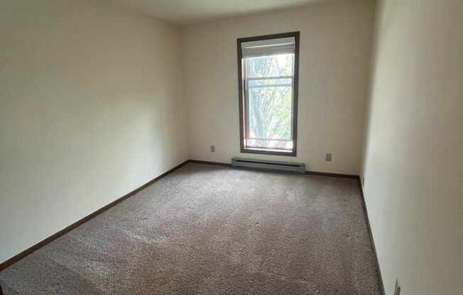 2 beds, 1 bath, 965 sqft, $1,695, Unit 7717CE