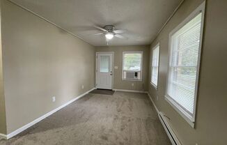 2 beds, 1 bath, $700