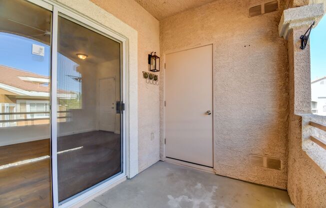 2 beds, 2 baths, $1,600, Unit 823