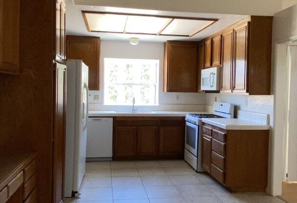 (APPLICATON PENDING) Quartz Hill Single Story Home.