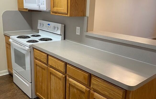 2 BEDROOM 2.5 BATH TOWNHOME