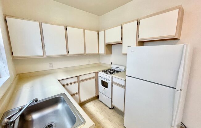 Studio, 1 bath, $1,795, Unit 700 Laguna Street, #110