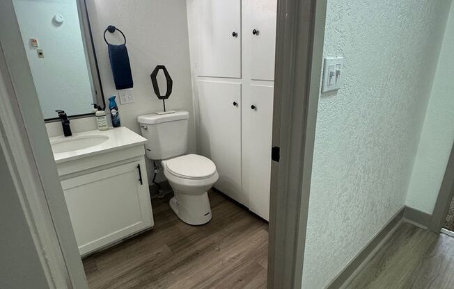 2 beds, 1 bath, 950 sqft, $1,295, Unit B5