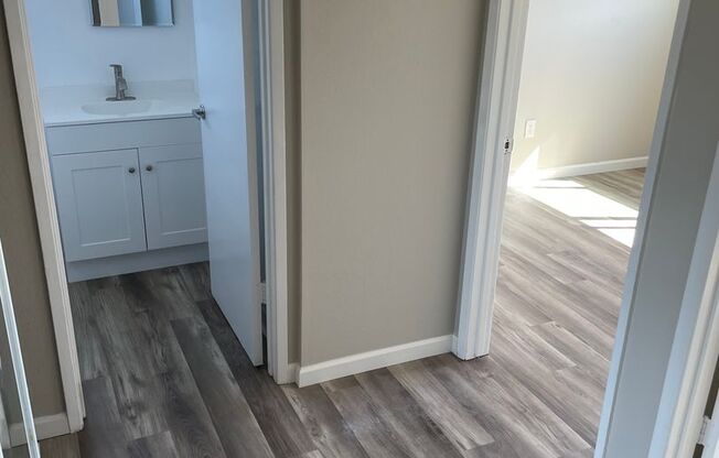 3 beds, 1 bath, 925 sqft, $2,100, Unit H-30 3/1